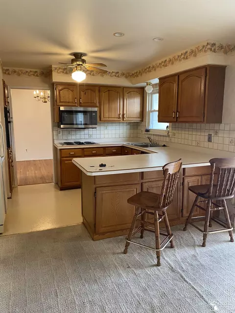 Kitchen - 14705 Williamsburg, Riverview, MI 48193 photo 1 of 2