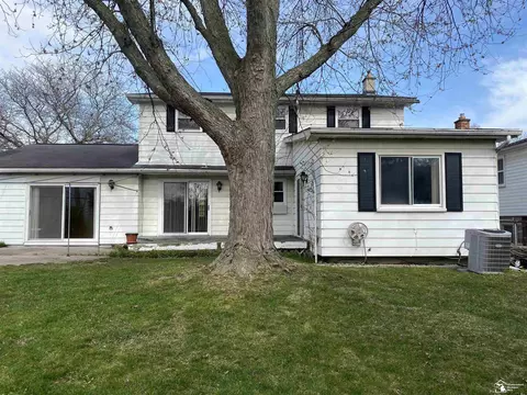 Exterior - 14705 Williamsburg, Riverview, MI 48193 photo 9 of 11
