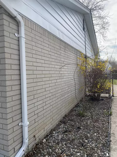 Exterior - 14705 Williamsburg, Riverview, MI 48193 photo 6 of 11