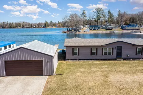 1524 E Lake Pt, Gladwin, MI 48624