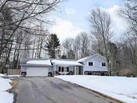 49 S Tracie, Marquette, MI 49855