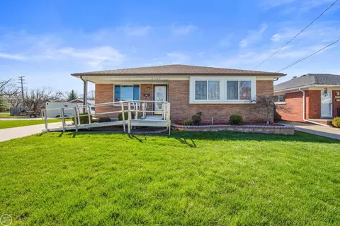25129 San Rosa, Saint Clair Shores, MI 48081