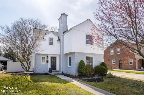 452 Colonial Ct, Grosse Pointe Farms, MI 48236