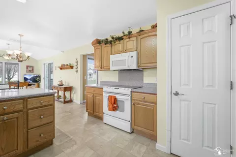 2196 Delaware, Temperance, MI 48182 photo 13