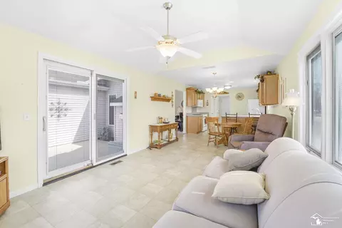 2196 Delaware, Temperance, MI 48182 photo 17
