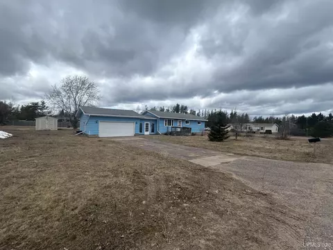 208 Kawbawgam, Marquette, MI 49855