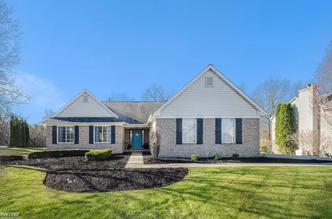 1183 Deer Crk, Grand Blanc, MI 48439