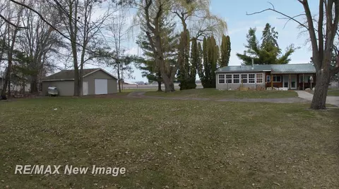 1435 W W Fry, Burt, MI 48417 photo 31