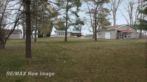 1435 W W Fry, Burt, MI 48417 photo 35