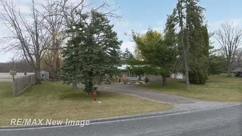 1435 W W Fry, Burt, MI 48417 photo 2