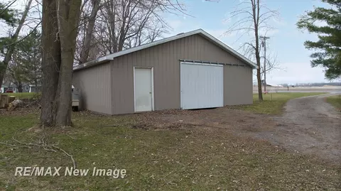 1435 W W Fry, Burt, MI 48417 photo 36