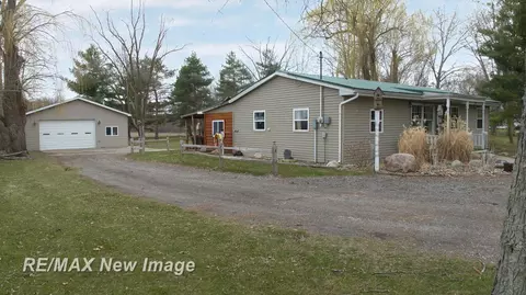 1435 W W Fry, Burt, MI 48417