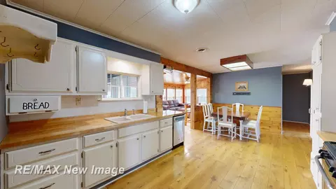 1435 W W Fry, Burt, MI 48417 photo 17