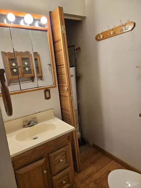 Bath - 1510 Walnut, Monroe, MI 48162 photo 1 of 4