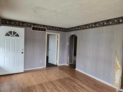Living - 1510 Walnut, Monroe, MI 48162 photo 2 of 4