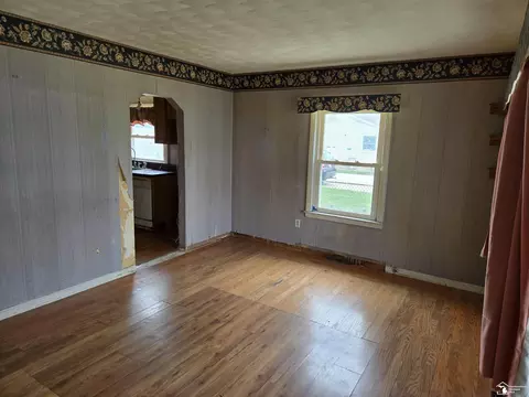 Living - 1510 Walnut, Monroe, MI 48162 photo 1 of 4
