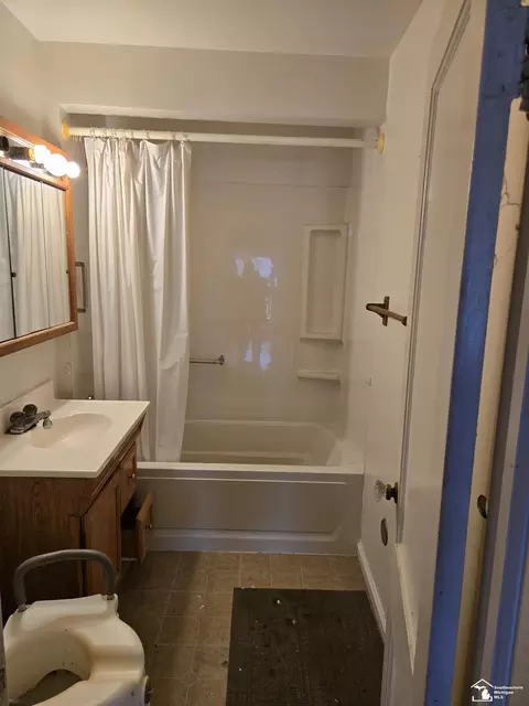 Bath - 1510 Walnut, Monroe, MI 48162 photo 4 of 4