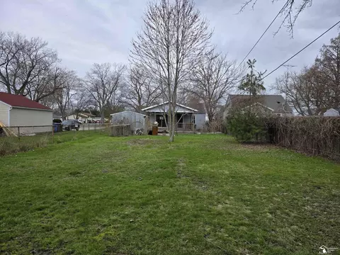 Exterior - 1510 Walnut, Monroe, MI 48162 photo 5 of 7