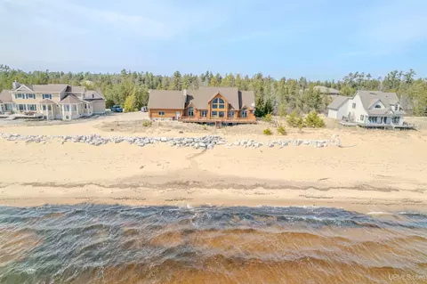 1251 W Lakeshore, Manistique, MI 49854