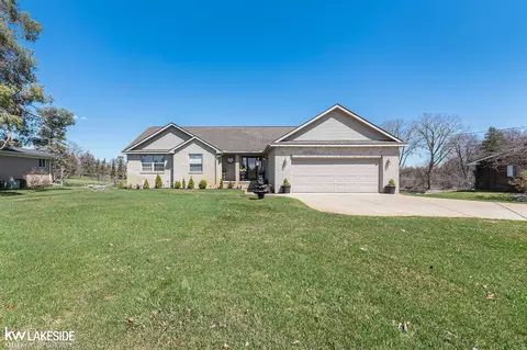 706 Sunnybeach, White Lake, MI 48386