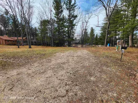 4647 Buxton, Gladwin, MI 48624 photo 3