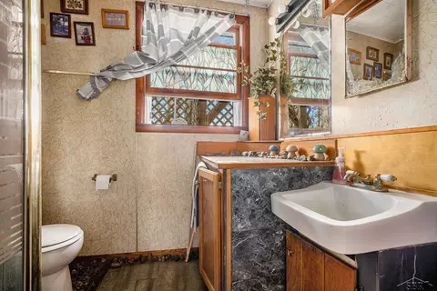 Bath - 14153 Timm, Constantine, MI 49042 photo 1 of 1