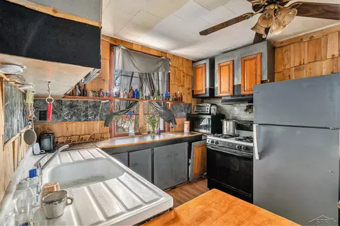 Kitchen - 14153 Timm, Constantine, MI 49042 photo 2 of 2