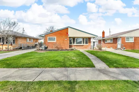 24513 Ursuline, Saint Clair Shores, MI 48080