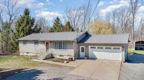 2341 E Cody Estey, Pinconning, MI 48650