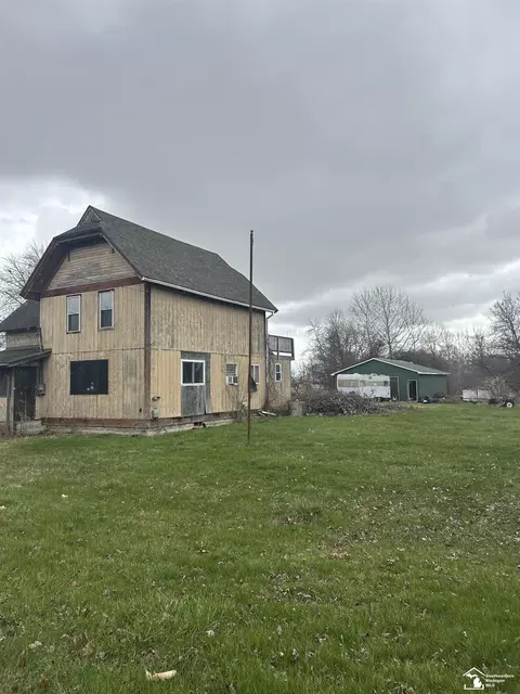 12216 Laginess, La Salle, MI 48145