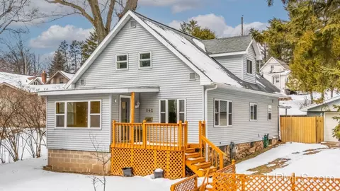 842 E I, Iron Mountain, MI 49801