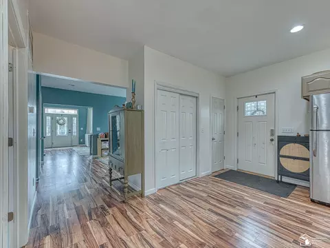 Entry Way - 531 Toledo, Dundee, MI 48131 photo 4 of 6
