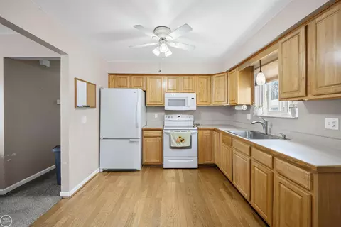46911 Crestview, Macomb, MI 48044 photo 10