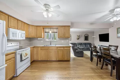 46911 Crestview, Macomb, MI 48044 photo 8