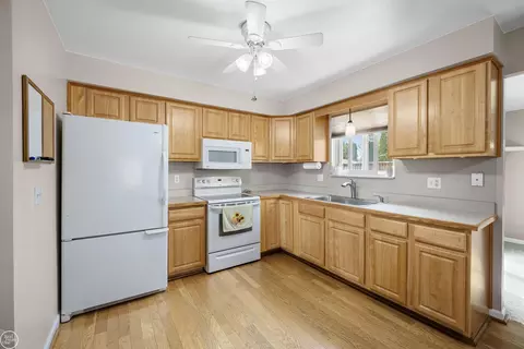 46911 Crestview, Macomb, MI 48044 photo 9