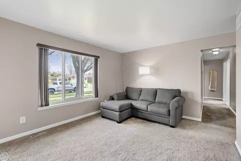 46911 Crestview, Macomb, MI 48044 photo 5