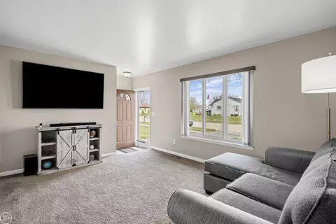 46911 Crestview, Macomb, MI 48044 photo 7