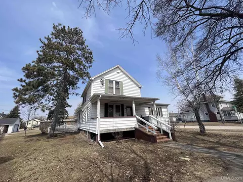 1102 Minnesota, Gladstone, MI 49837