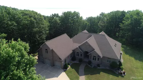 7515 Lake Bluff 194, Gladstone, MI 49837