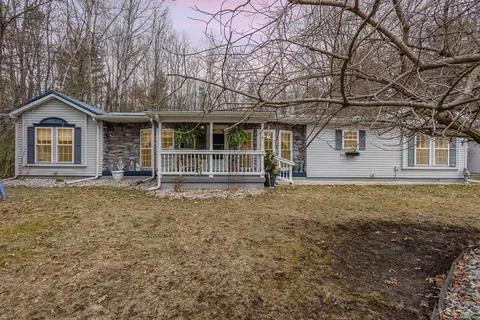804 W Sand Bch, Sanford, MI 48657