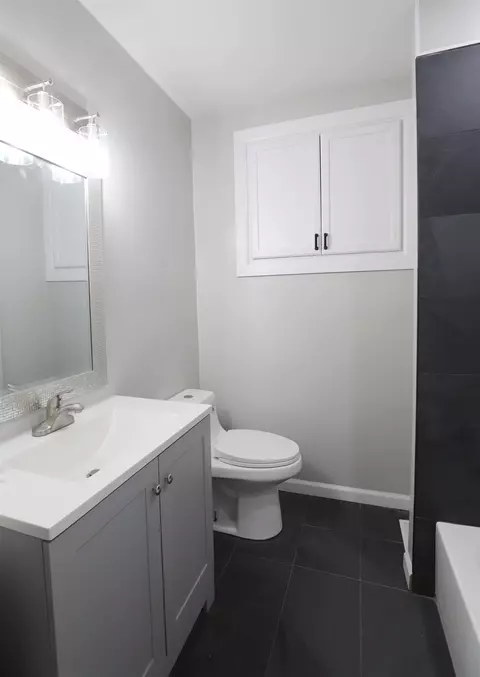 Bath - 2735 Tiptree, Flint, MI 48506 photo 1 of 1