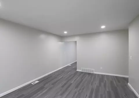 Living - 2735 Tiptree, Flint, MI 48506 photo 2 of 3
