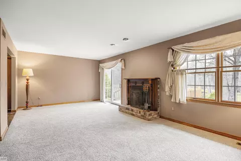 Living - 475 S Bartlett, Saint Clair, MI 48079 photo 2 of 3