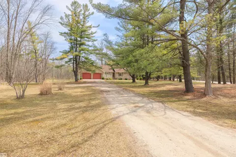 Exterior - 475 S Bartlett, Saint Clair, MI 48079 photo 3 of 18