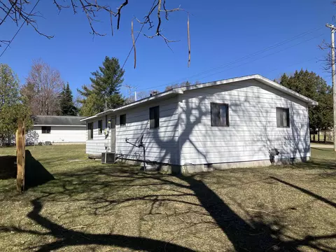 803 Warren, Gladwin, MI 48624 photo 3