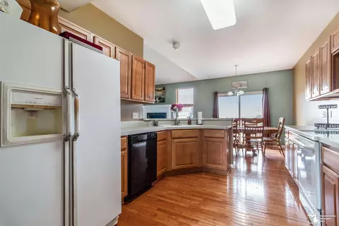27612 E Mockingbird, Flat Rock, MI 48134 photo 4