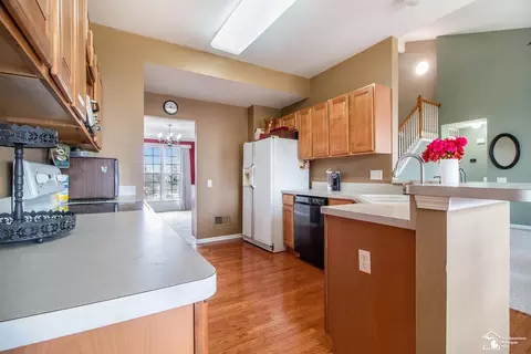 27612 E Mockingbird, Flat Rock, MI 48134 photo 5
