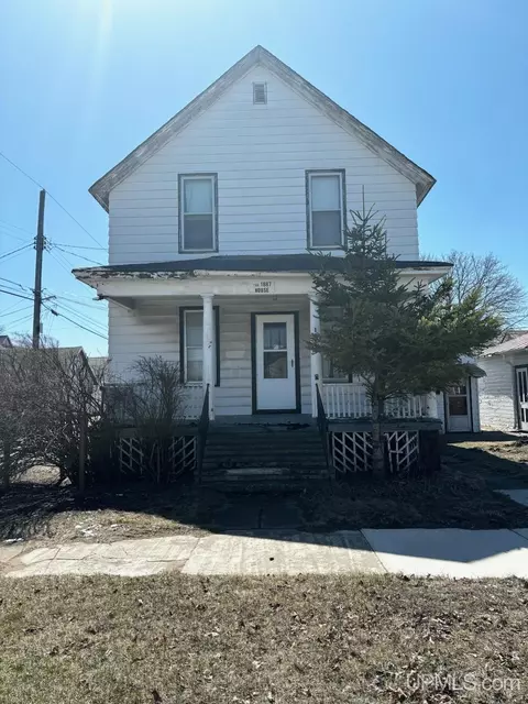 1413 S 3rd, Escanaba, MI 49829