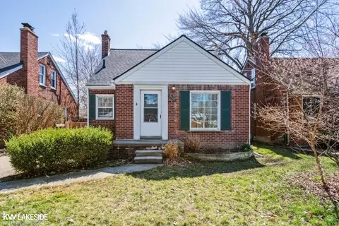21112 Hunt Clb, Harper Woods, MI 48225
