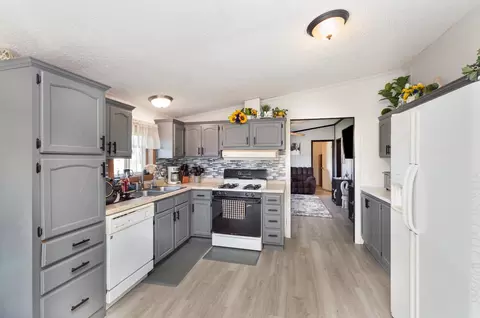 Kitchen - 4752 E Riv, Freeland, MI 48623 photo 1 of 1
